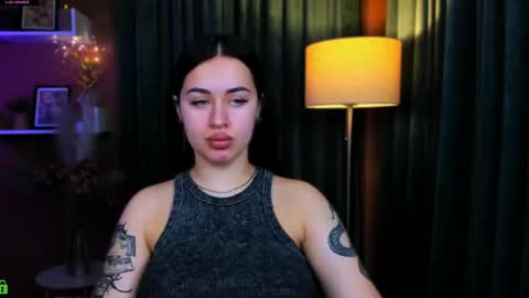 vaiolet_lovely online show from May 2026 06:37:02 PM