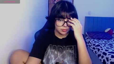 Snapshot of valenbeauty chatting on April 2026 03:11:01 AM valenbeauty online show from April 2026 03:11:01 AM
