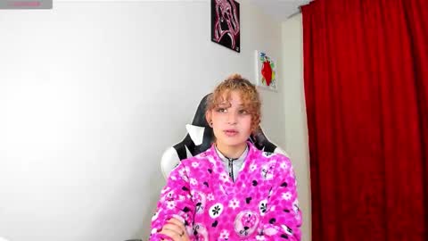 Snapshot of valent_27 chatting on September 2025 02:44:01 AM Valentina online show from September 2025 02:44:01 AM