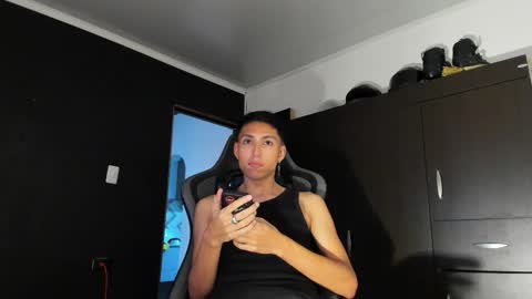 Snapshot of valenteaurum chatting on November 2025 07:01:02 PM valentean online show from November 2025 07:01:02 PM