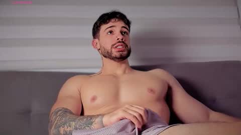 Snapshot of valenthinoking chatting on November 2025 02:23:01 AM valenthinoking online show from November 2025 02:23:01 AM