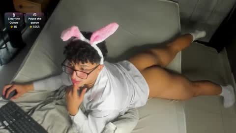 Valentin0 online show from November 2025 07:56:02 PM