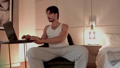 valentin_hoffman online show from November 2025 12:04:01 PM