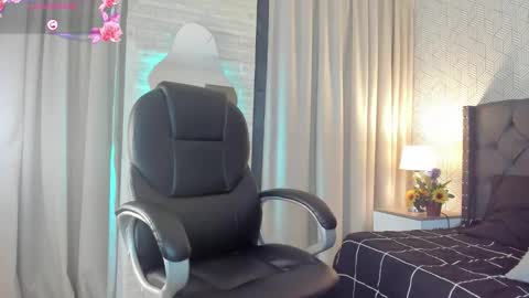 Snapshot of valentina__desire chatting on November 2025 12:34:01 PM Valen online show from November 2025 12:34:01 PM