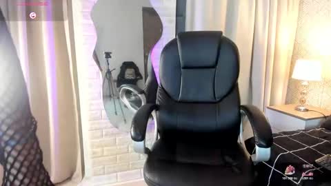 Snapshot of valentina__desire chatting on December 2025 12:03:02 PM Valen online show from December 2025 12:03:02 PM