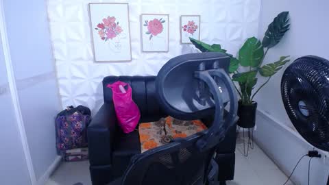 Valentina  online show from November 2025 04:49:01 AM