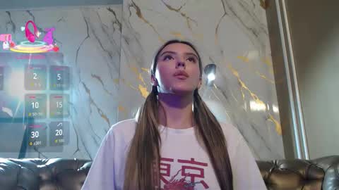 Snapshot of valentina_red18 chatting on October 2025 06:38:02 PM Valentina online show from October 2025 06:38:02 PM