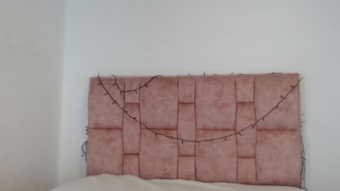 Valen independent model online show from April 2026 01:03:01 AM