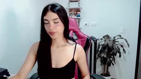 Valentina  online show from November 2025 12:10:02 AM