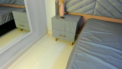 Mia  online show from February 2026 07:10:01 PM