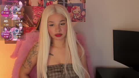 Snapshot of valentinna_5 chatting on February 2025 02:58:02 PM Danielle Please help me to reach 300 thumbs up online show from February 2025 02:58:02 PM