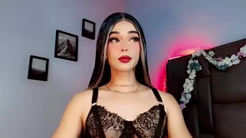 Snapshot of valentinne_marian chatting on September 2025 08:03:01 AM Marian online show from September 2025 08:03:01 AM