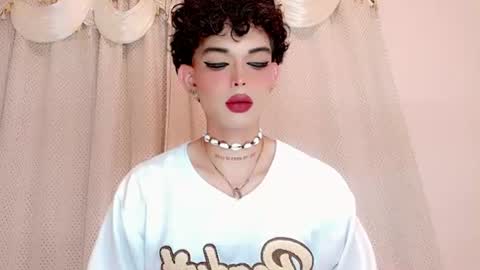 Snapshot of valentinne_marian chatting on December 2025 01:54:02 AM Marian online show from December 2025 01:54:02 AM