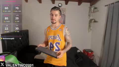 valentino online show from November 2025 12:43:01 AM