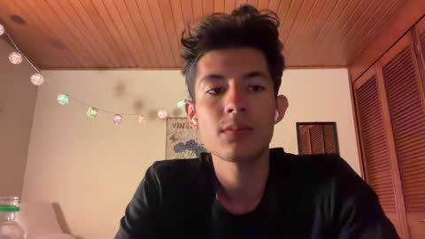 Snapshot of valentino_beaumont chatting on January 2025 04:01:01 AM Valentino Beaumont online show from January 2025 04:01:01 AM