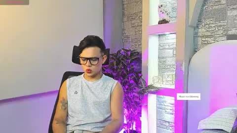 valentino_moretti online show from December 2025 12:54:01 PM