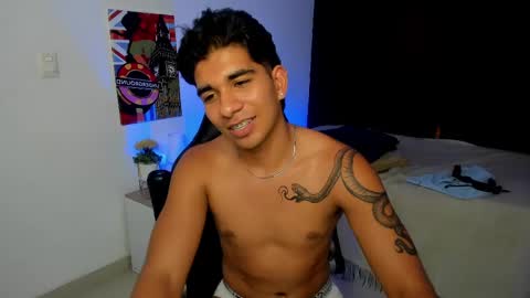 Snapshot of valentino_moura_ chatting on March 2025 06:34:01 PM VALENTINO MOURA online show from March 2025 06:34:01 PM
