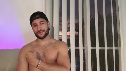 Snapshot of valentinoford chatting on February 2025 11:30:02 PM Valentino online show from February 2025 11:30:02 PM