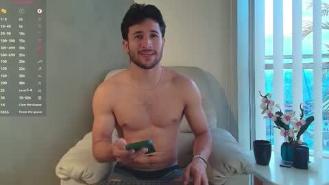 Snapshot of valentinoford chatting on February 2025 11:04:01 PM Valentino online show from February 2025 11:04:01 PM