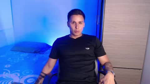 Snapshot of valentinosex_1 chatting on January 2026 11:40:01 PM VALENTINO online show from January 2026 11:40:01 PM