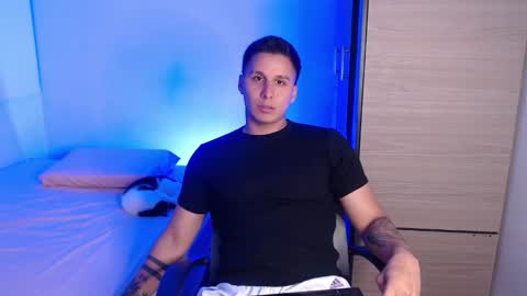 Snapshot of valentinosex_1 chatting on February 2026 11:09:01 PM VALENTINO online show from February 2026 11:09:01 PM