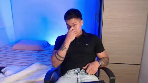 Snapshot of valentinosex_1 chatting on February 2026 10:50:02 PM VALENTINO online show from February 2026 10:50:02 PM