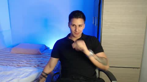 Snapshot of valentinosex_1 chatting on February 2026 09:23:01 PM VALENTINO online show from February 2026 09:23:01 PM