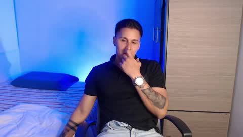 Snapshot of valentinosex_1 chatting on February 2026 11:14:01 PM VALENTINO online show from February 2026 11:14:01 PM