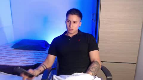 Snapshot of valentinosex_1 chatting on March 2026 10:48:01 PM VALENTINO online show from March 2026 10:48:01 PM