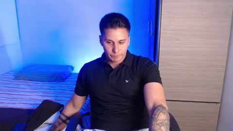 Snapshot of valentinosex_1 chatting on March 2026 11:23:01 PM VALENTINO online show from March 2026 11:23:01 PM