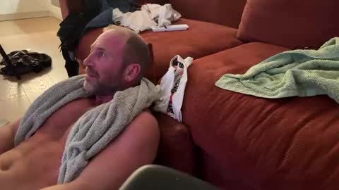 Snapshot of valeraden chatting on December 2024 08:04:02 PM Couple online show from December 2024 08:04:02 PM