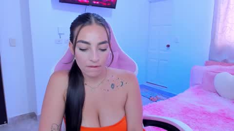 Snapshot of valeri_garciaa chatting on November 2025 03:23:02 PM Tatiana Lopez online show from November 2025 03:23:02 PM