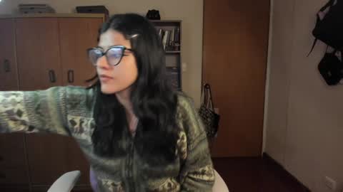 Snapshot of valerie__sky chatting on January 2025 02:40:01 AM Val online show from January 2025 02:40:01 AM