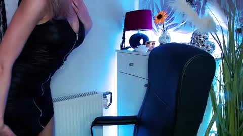 Valerie  online show from February 2025 11:42:02 AM