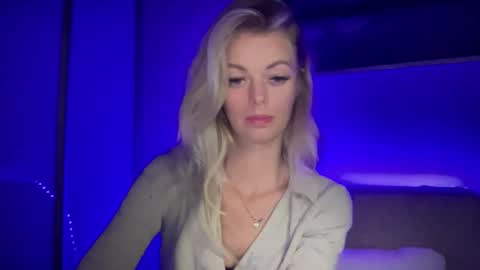 Valerie  online show from September 2025 08:22:02 PM