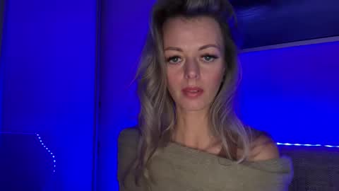 Valerie  online show from December 2025 09:00:01 PM