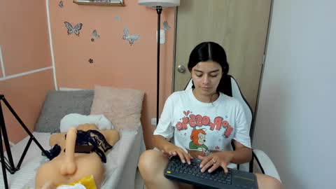 Juli C online show from December 2024 10:13:01 PM