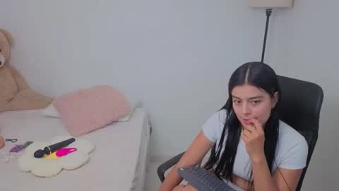 Juli C online show from October 2025 12:29:01 AM