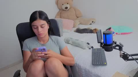 Juli C online show from April 2026 02:27:02 AM