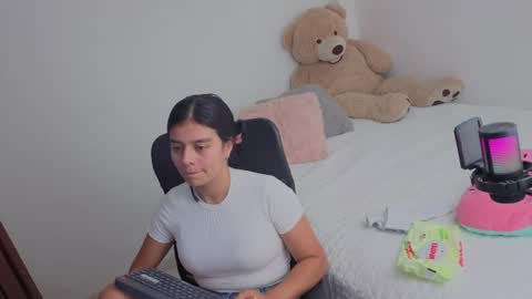 Snapshot of valerihouse_ chatting on June 2026 02:33:02 AM valerihouse_ online show from June 2026 02:33:02 AM