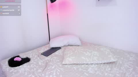 Cris  online show from December 2024 07:49:01 PM