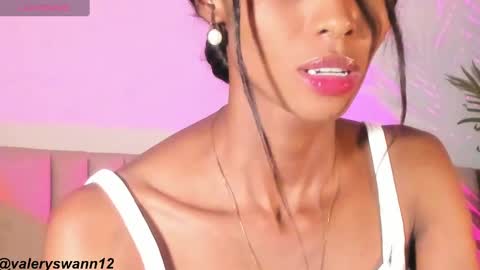 Snapshot of valery_swan1 chatting on February 2025 11:15:02 PM Valery swan1 online show from February 2025 11:15:02 PM