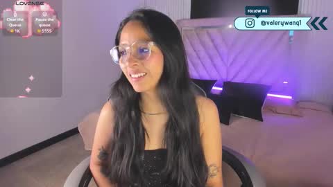 Snapshot of valery_wang chatting on November 2025 11:44:01 AM Val online show from November 2025 11:44:01 AM