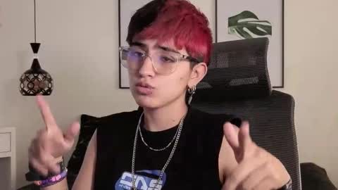 Snapshot of valeryevansvg chatting on December 2025 12:21:02 PM Valery online show from December 2025 12:21:02 PM