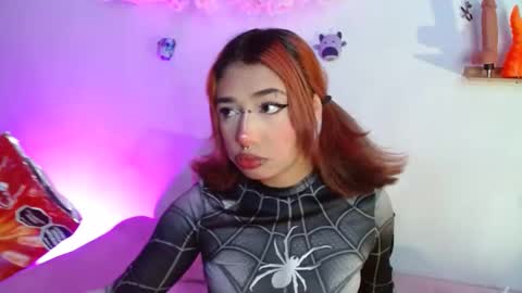Snapshot of valerysmith18 chatting on October 2025 09:19:02 AM zoe online show from October 2025 09:19:02 AM