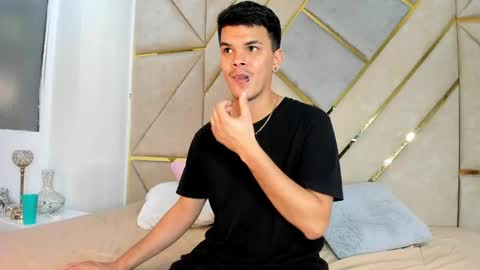 Snapshot of valerystonne_ chatting on March 2025 08:10:02 PM Valery Stonne online show from March 2025 08:10:02 PM