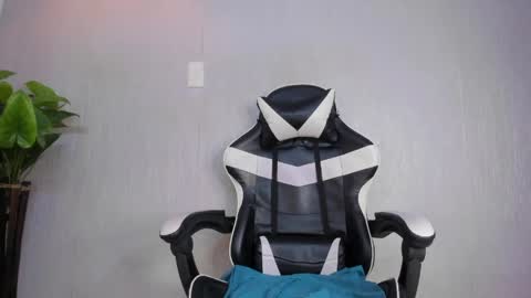 Valentino online show from April 2026 07:40:01 PM