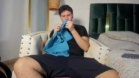 Valentino online show from April 2026 01:47:01 PM