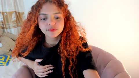 Snapshot of valientegirl_ chatting on January 2025 01:40:02 PM VALIENTE online show from January 2025 01:40:02 PM