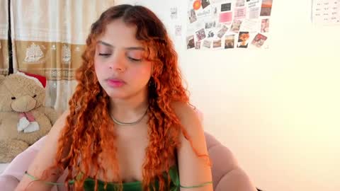 Snapshot of valientegirl_ chatting on January 2025 02:35:01 AM VALIENTE online show from January 2025 02:35:01 AM